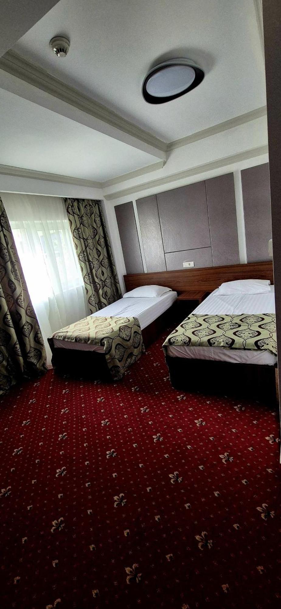 Hostel Orhideea Bodzavásár Kültér fotó